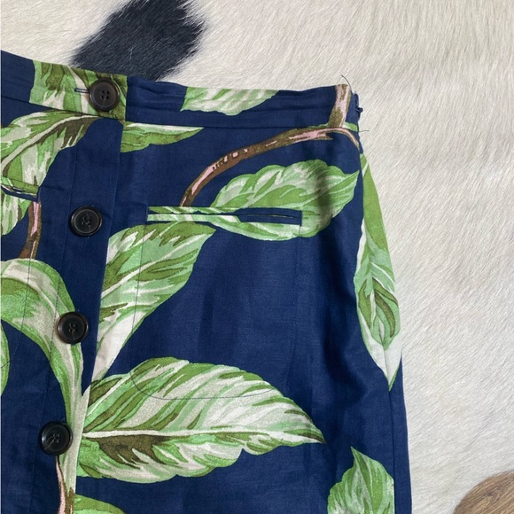 Ann Taylor Women's Skirt in a blue and green floral tropical print - Picture 4 of 8